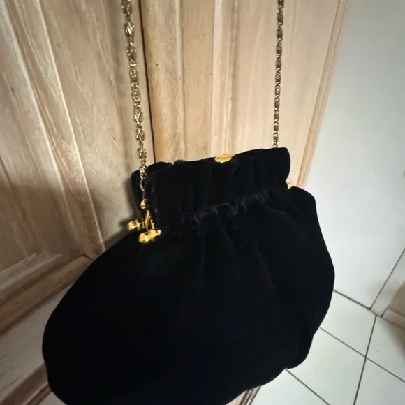 Elegant Black Velvet Evening Bag - Picture 4 of 8